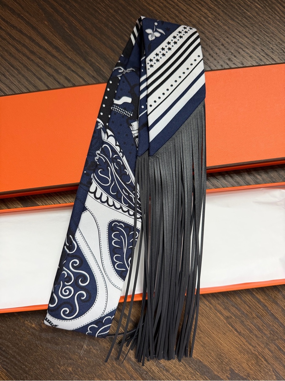Hermes Navy & White Silk Leather Fringe Twilly Scarf Festival Des Amazones - Picture 6 of 11